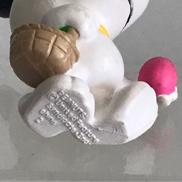 PEANUTS SNOOPY with An Easter Basket & Holding A Pink Egg - Collectible - VTG - Picture 9 of 12